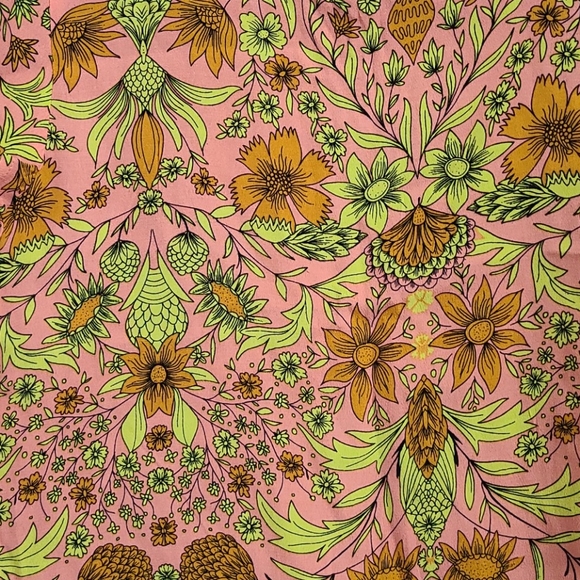 New! H&M Floral Tee - Picture 2 of 6